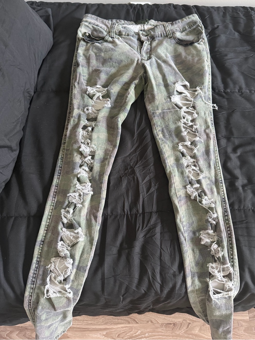 Tripp NYC distressed camo skinny jeans- size 13